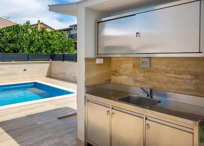 Estate 1 - Island Krk By Guide